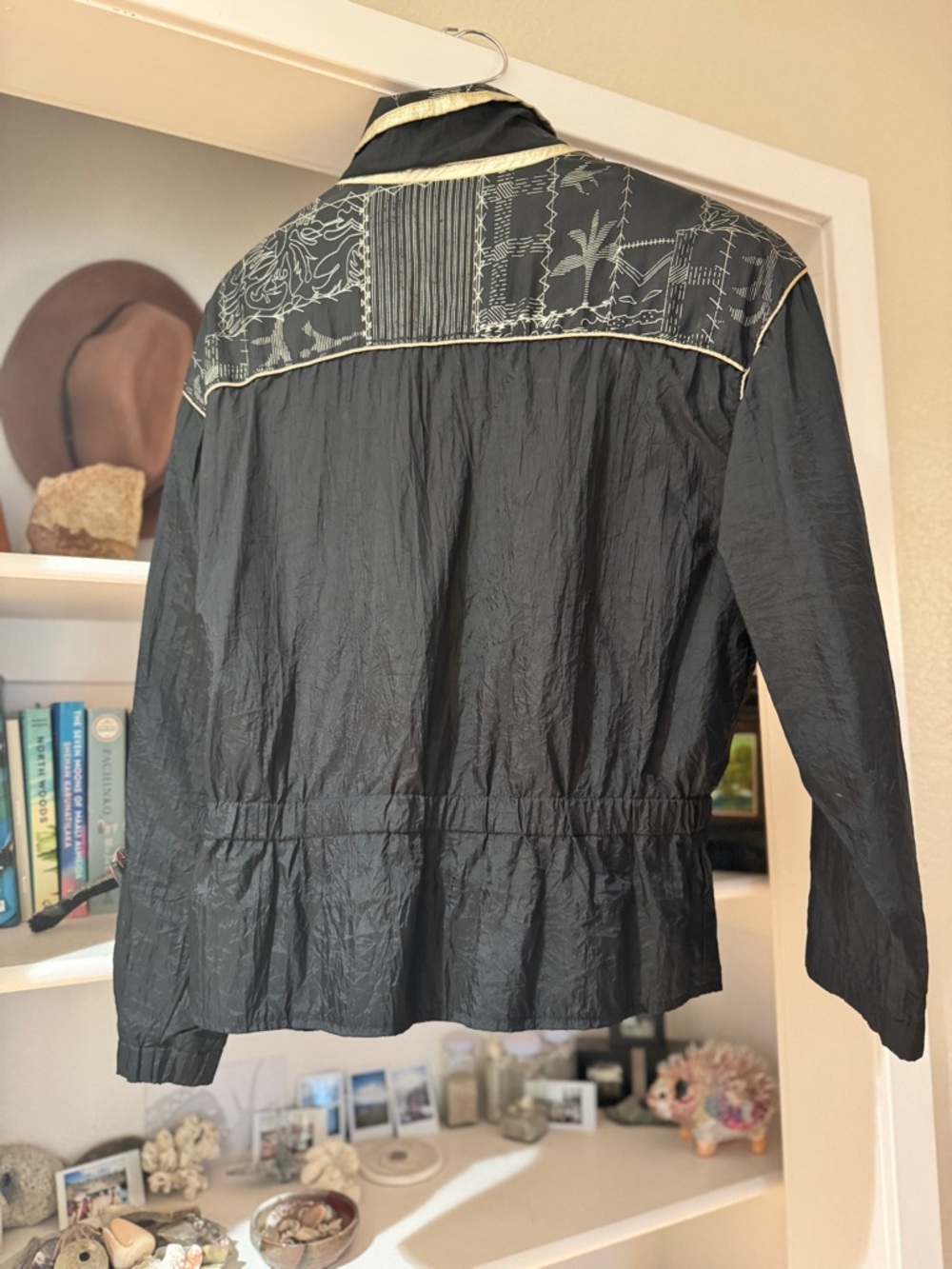Vintage! Athletic Works Black & Gold Women’s Windbreaker Jacket - Small - Picture 3 of 4